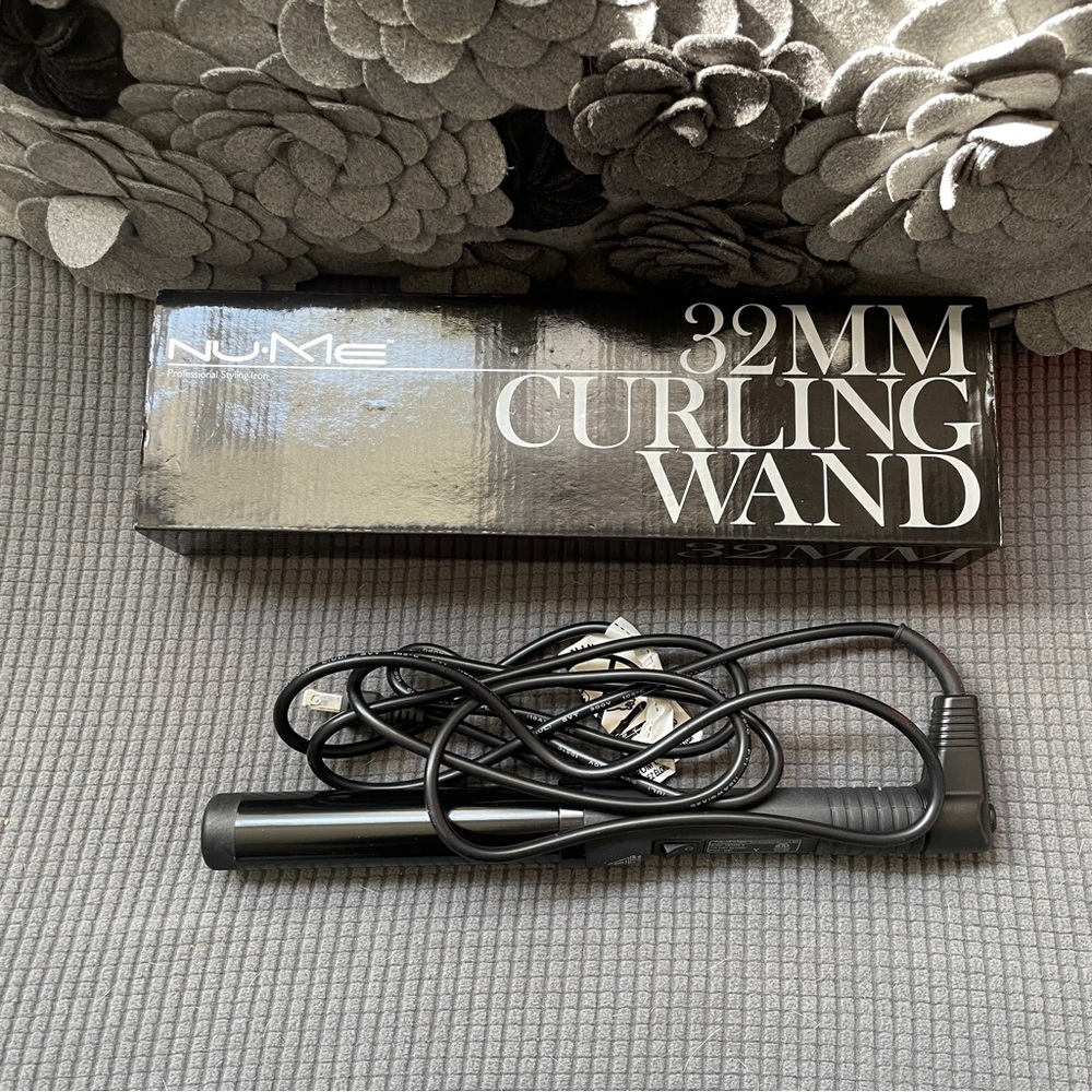 NuMe Professional Tourmaline 32MM Curling Wand in Black